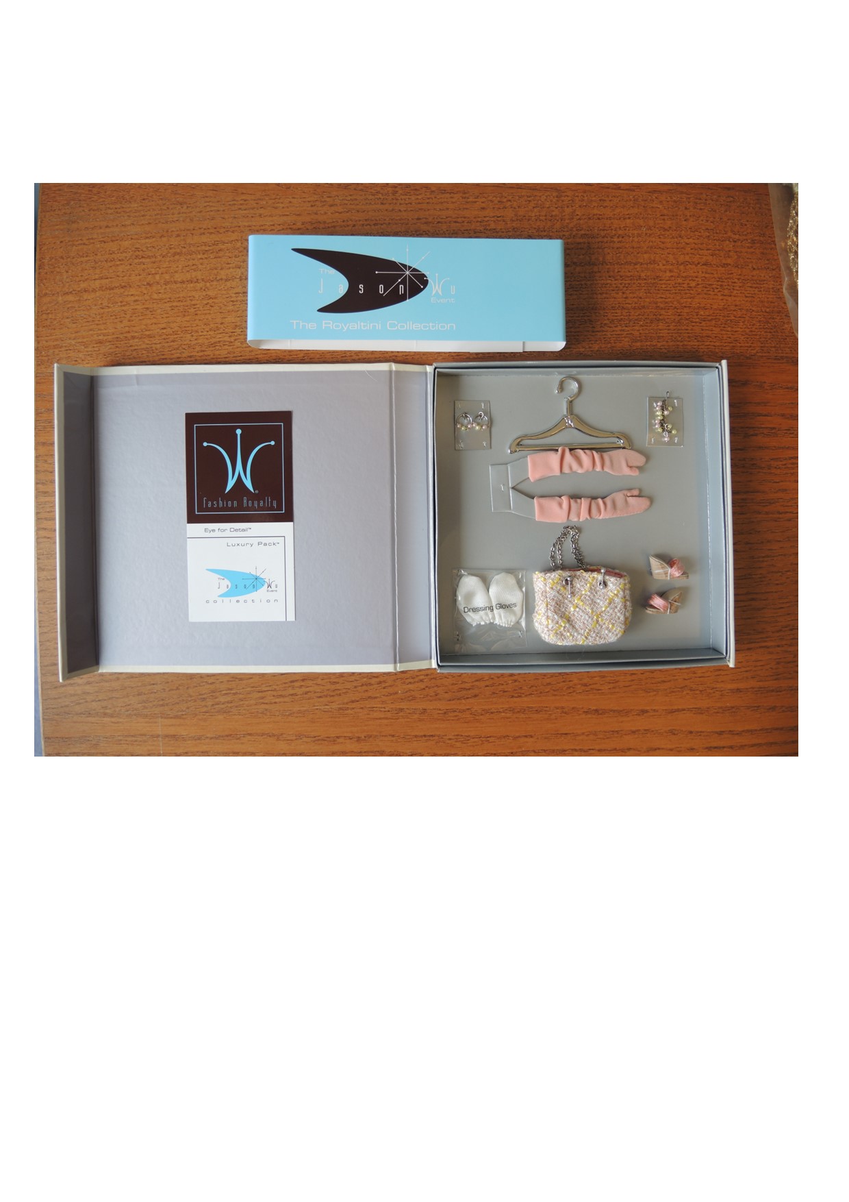 RARE COFFRET ACCESSOIRES POUPEE FASHION ROYALTY  29 CM